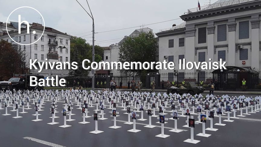 Kyivans Gather Outside Russian Embassy to Commemorate Ilovaisk Battle