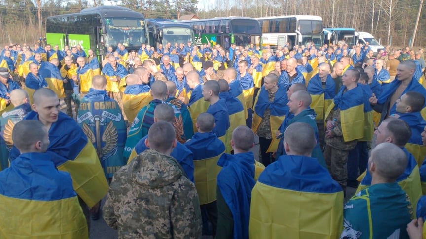 Повернення додому українських військовополонених Повернення додому українських військовополонених