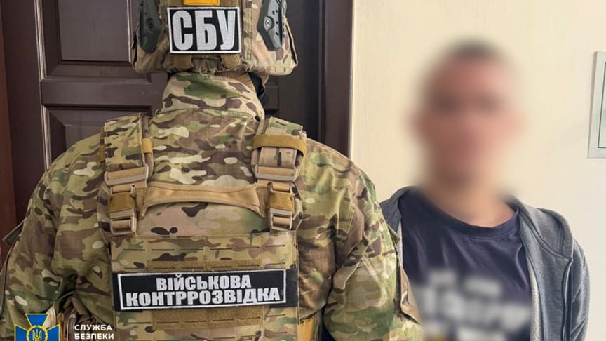 Затриманий, який встановлював «GPS-маячки» на бензовози Затриманий, який встановлював «GPS-маячки» на бензовози