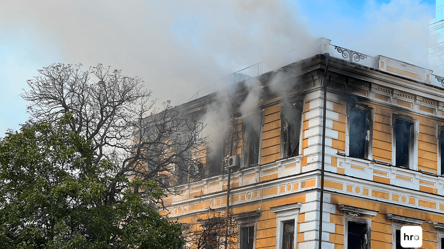 Обгоріла будівля НАН України в Києві Обгоріла будівля НАН України в Києві
