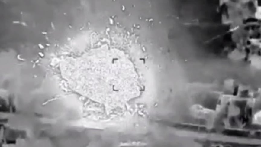 Вибух після влучання дрона СБУ по російських об'єктах на окупованих територіях України Вибух після влучання дрона СБУ по російських об'єктах на окупованих територіях України