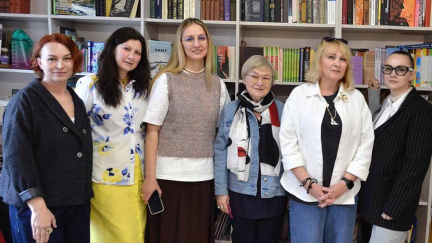 Зустріч письменниці Лесі Ворониної з мамою хлопчика Тимофія Вікторією Кравченко та іншими