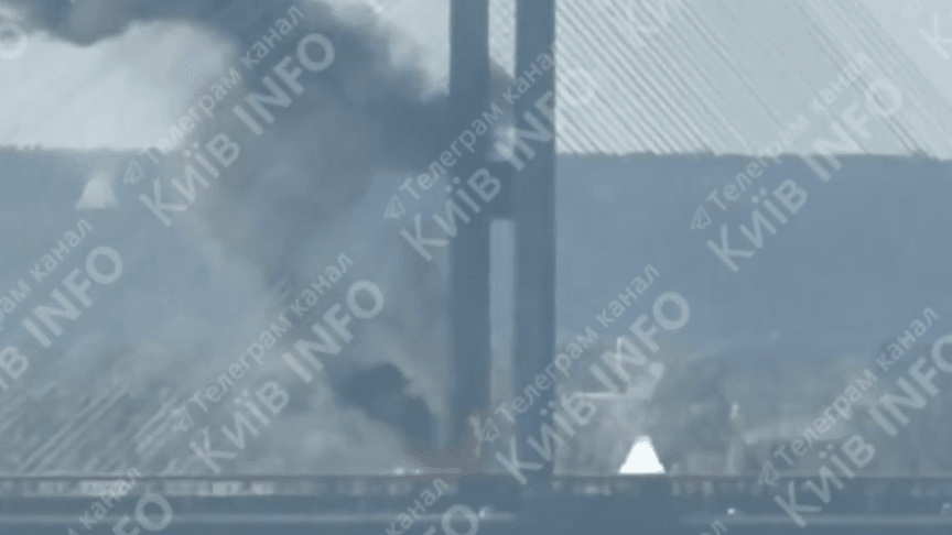 Влучання дрона по Південному мосту в Києві Влучання дрона по Південному мосту в Києві