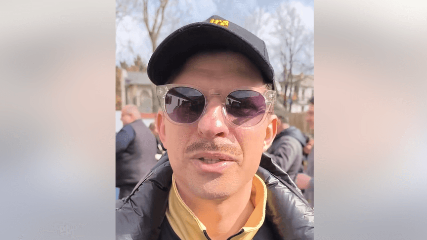 Майк Мартін, якого угорські провладні медіа видали за звичайного громадянина Майк Мартін, якого угорські провладні медіа видали за звичайного громадянина