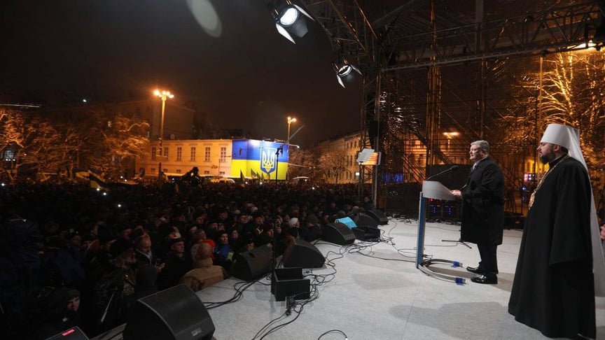 Президент України Петро Порошенко під час представлення голови новоствореної Української помісної церкви