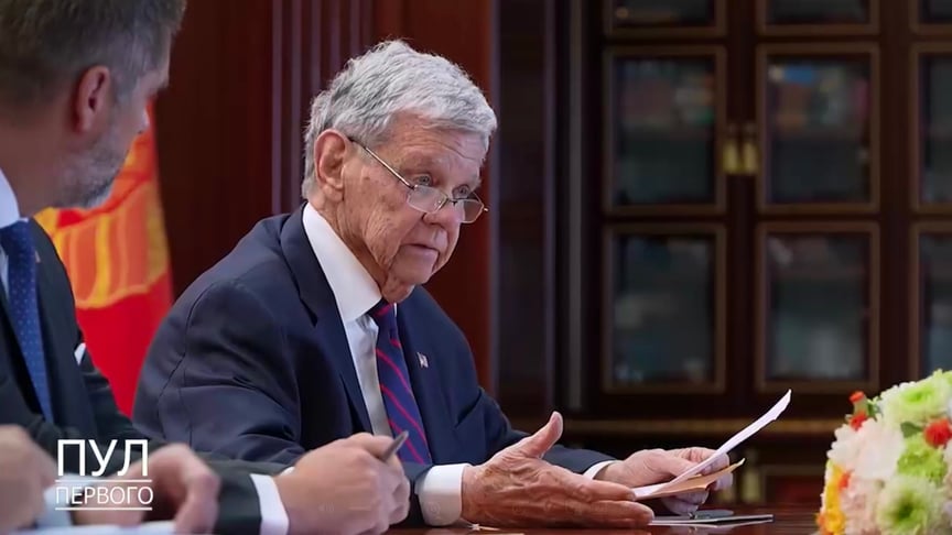 Джон Коул під час зустрічі з самопроголошеним лідером Білорусі Олександром Лукашенком 11 вересня 2025 року Джон Коул під час зустрічі з самопроголошеним лідером Білорусі Олександром Лукашенком 11 вересня 2025 року