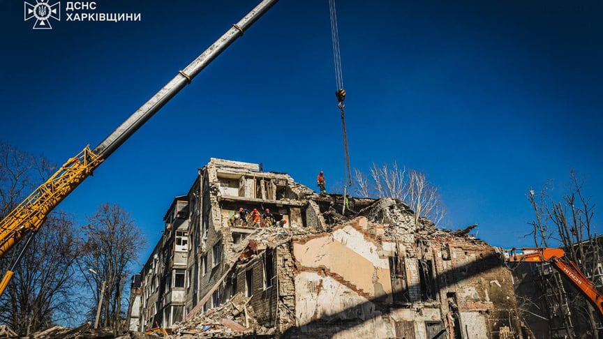 российская ракета попала в пятиэтажный жилой дом в Киевском районе Харькова, 7 марта 2026 года