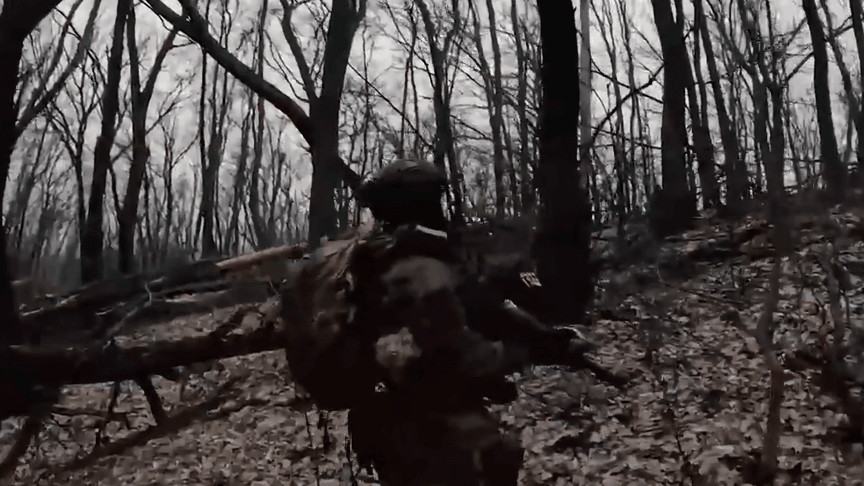 Скриншот з відео, де бійці проводять ударно-пошукові дії на Луганщині