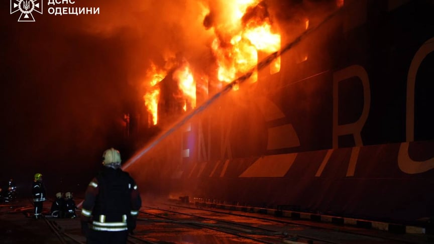 Рятувальники працюють після удару по цивільному судну на Одещині