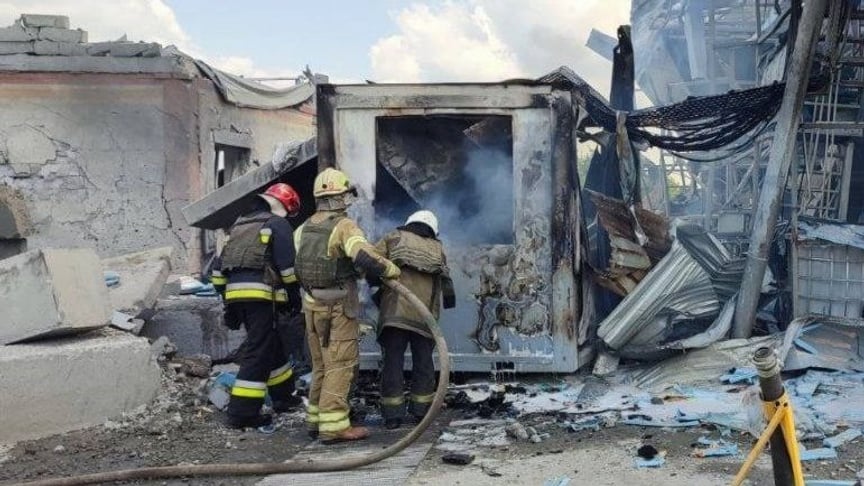 Харків знову під обстрілами: виникла пожежа на одному з підприємств, є постраждалі