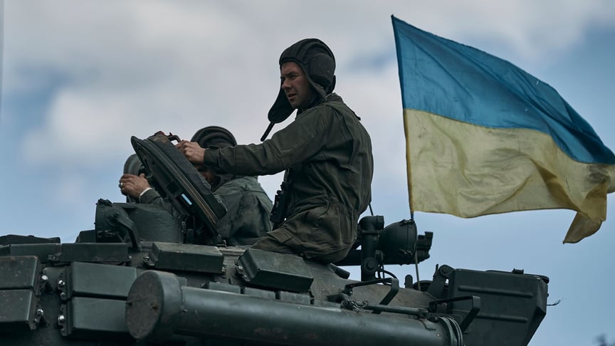 Український танк проїжджає поблизу Бахмута в Донецькій області, 12 травня 2023 року