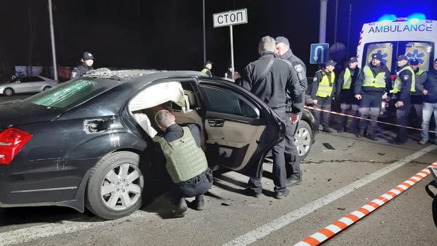 В Киеве взорвался автомобиль: водитель погиб, еще двое пассажиров ранены