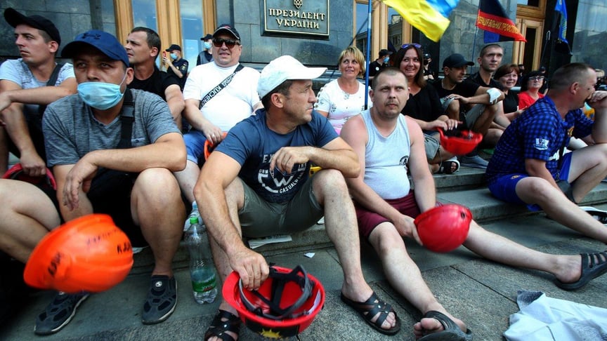 Акція протесту шахтарів біля будівлі Офісу президента в Києві, 6 липня 2020 року
