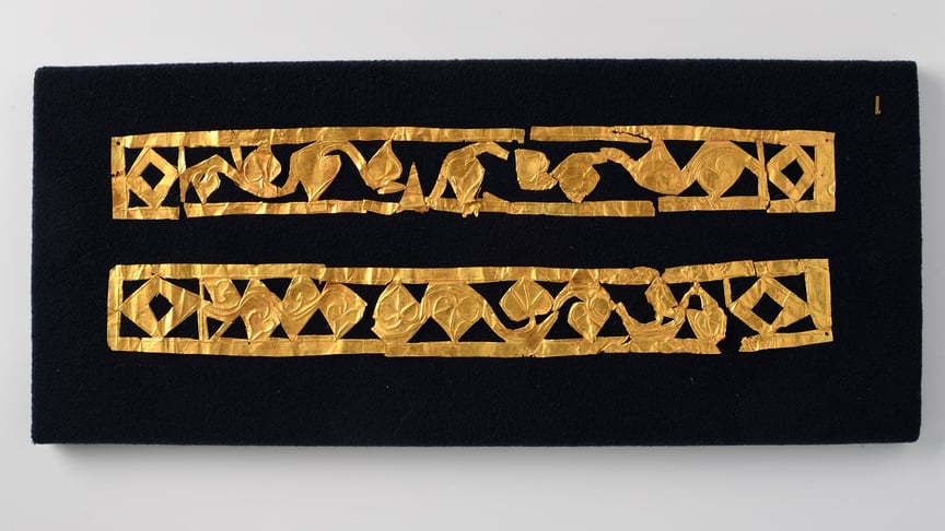 Прямокутні пластини з орнаментом, які є частиною «кримського золота»