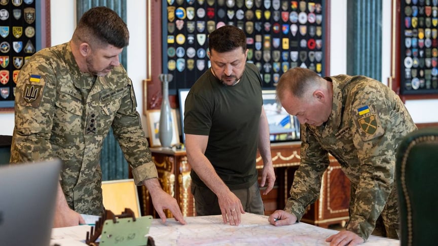 Президент Украины Владимир Зеленский с главнокомандующим ВСУ Александром Сырским и начальником Генштаба Андреем Гнатовым