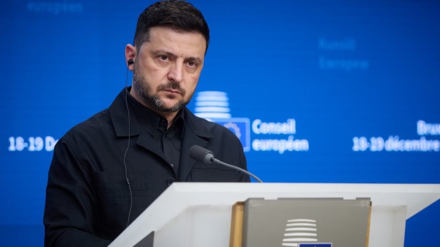 Президент України Володимир Зеленський виступає перед журналістами у Брюсселі