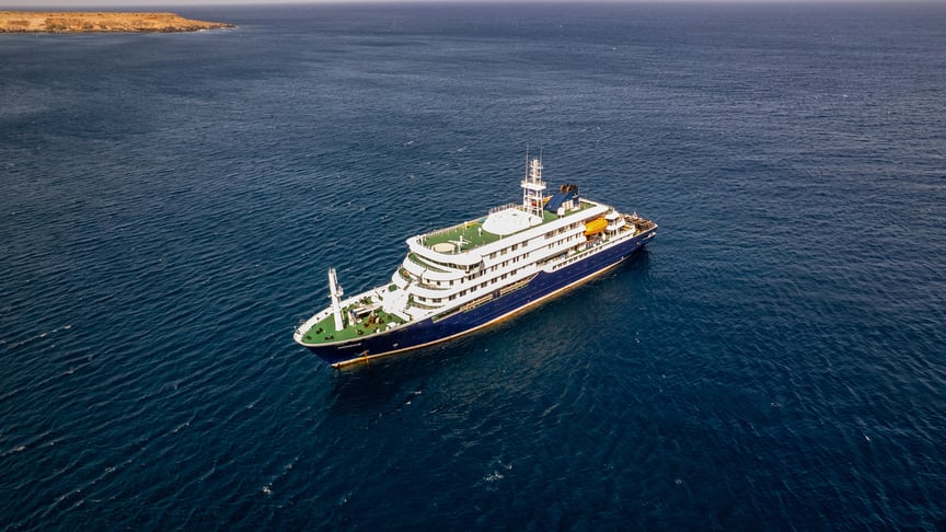 Краєвид на круїзний лайнер MV Hondius, що стоїть біля порту Праї, столиці Кабо-Верде, 3 травня 2026 року
