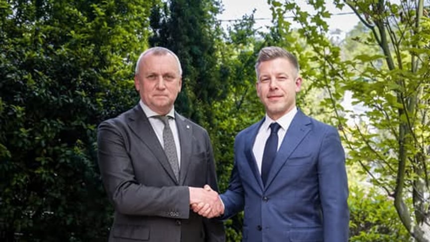 Лідер угорської правлячої партії «Тиса» Петер Мадяр та міський голова Берегова Золтан Бабяк