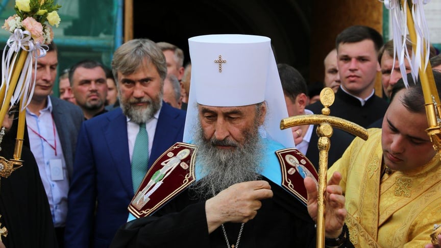 Предстоятель УПЦ (МП) митрополит Онуфрій та ексдепутат Вадим Новинський у Києві 27 липня 2019 року