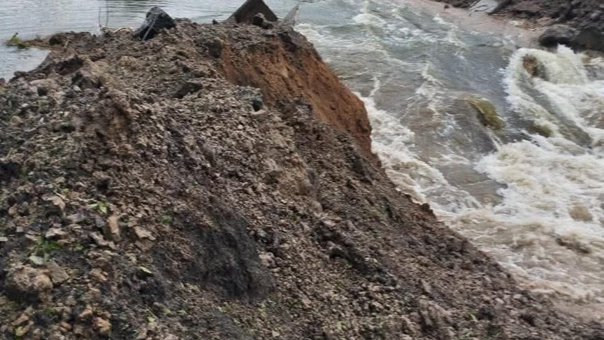 На Сумщині окупанти пошкодили гідротехнічні споруди