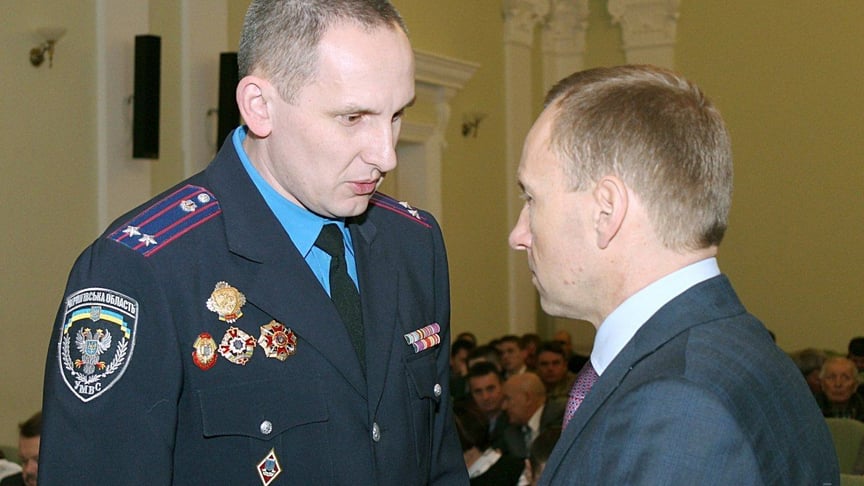 Колишній начальник Чернігівського міського відділу міліції Антон Шевцов та мер Чернігова Владислав Атрошенко, 2015 рік