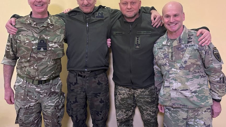 Зліва направо: Тоні Радакін, Раймунд Анджейчак, Валерій Залужний та Крістофер Каволі, 7 березня 2023 року