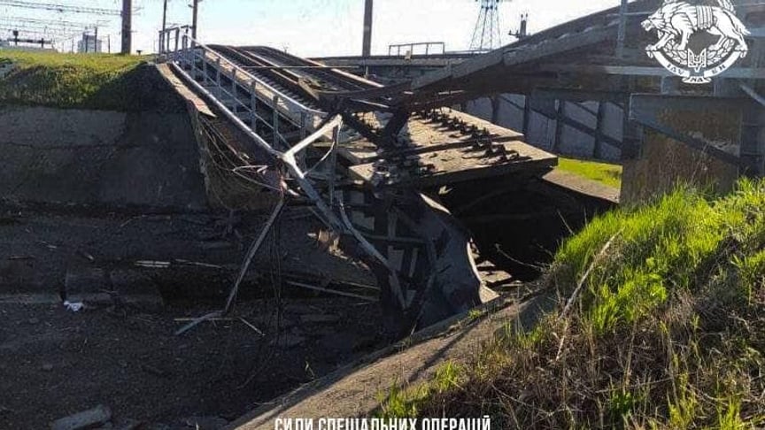 Разрушенный мост на пути из Крыма в Мелитополь