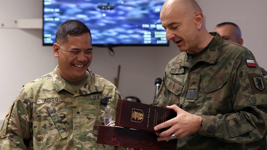 Генерал Антоніо Агуто Генерал Антоніо Агуто (ліворуч)