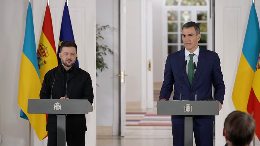 Премʼєр-міністр Іспанії Педро Санчес та президент України Володимир Зеленський під час пресконференції 18 листопада 2025 року