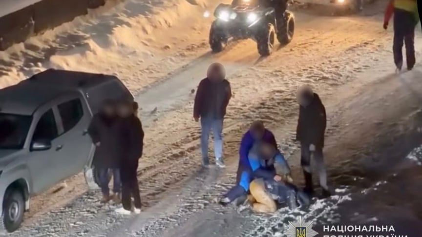 На Тернопільщині оголосили підозри двом чоловікам, які побили військового