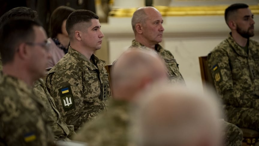 Олександр Шемет (другий праворуч) під час нагородження званням Героя України Олександр Шемет (другий праворуч) під час нагородження званням Героя України