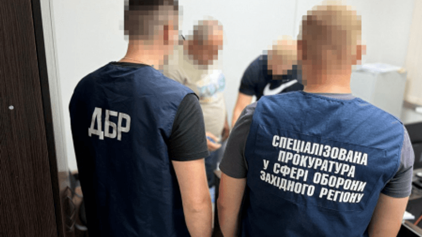 Правоохоронці під час затримання підозрюваного у побитті підлеглого
