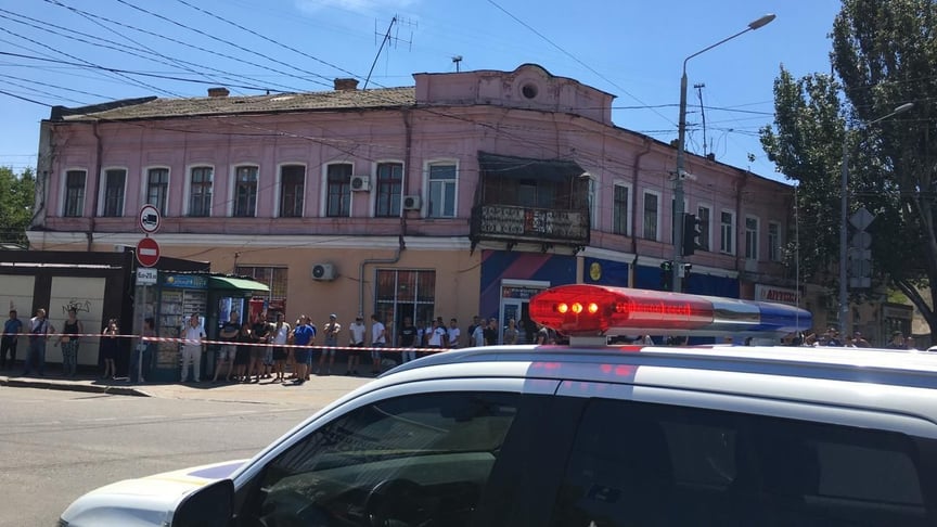 У Суворівському районі Одеси невідомий захопив у заручники працівницю однієї з фінансових установ міста, 7 липня 2019 року