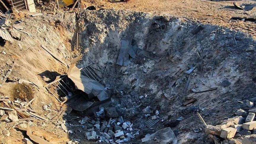 Зруйнований будинок унаслідок обстрілів окупантів, Рубіжне