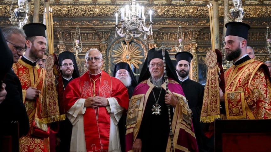 Папа Римський Лева XIV та патріарх Варфоломій I у патріаршій церкві Святого Георгія в Стамбулі