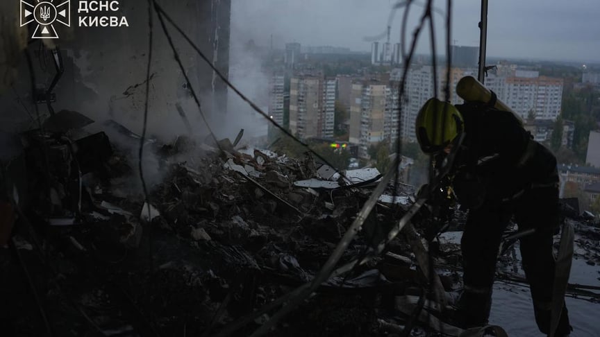 Наслідки удару російського безпілотника по багатоповерхівці в Києві, 21 жовтня 2026 року Наслідки удару російського безпілотника по багатоповерхівці в Києві, 21 жовтня 2026 року