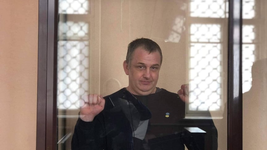 Политзаключенный Владислав Есипенко во время заседания суда
