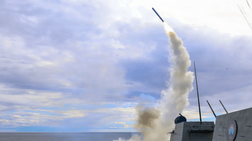 Есмінець ВМС США USS Thomas Hudner (DDG 116) запускає крилату ракету Tomahawk у межах операції «Епічна лють» (Epic Fury), 1 березня 2026 року