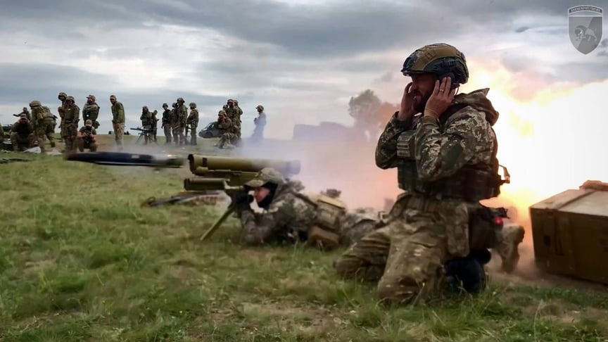Українські військовослужбовці на полі бою