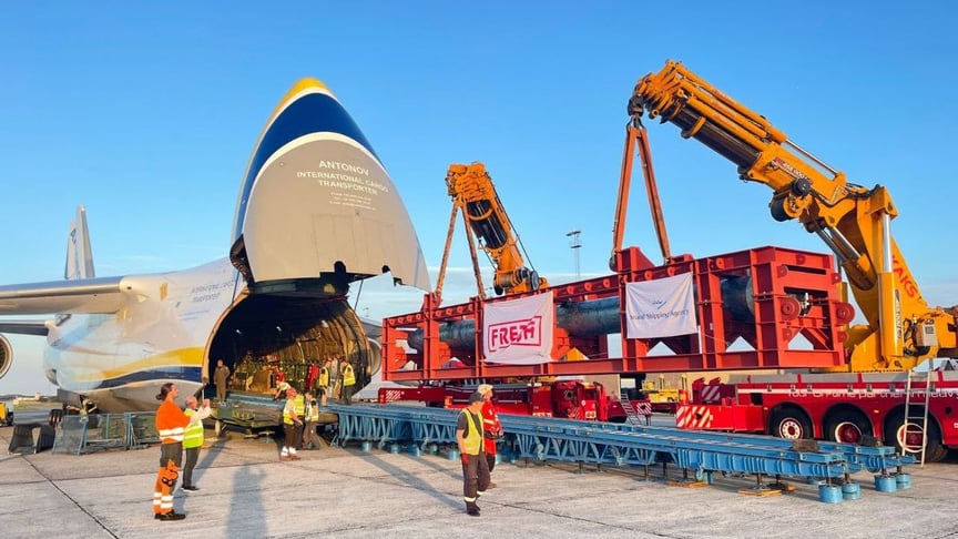Завантаження літака Ан-124 Ілюстративне фото. Завантаження літака Ан-124