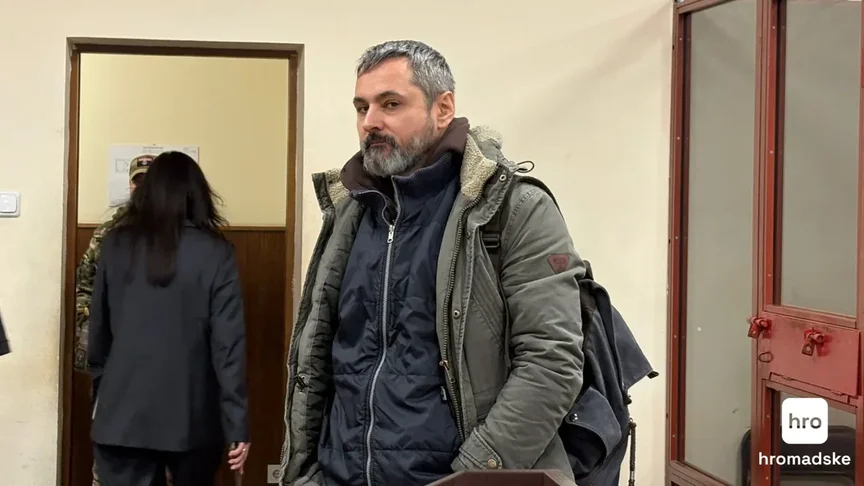 Режисер Андрій Білоус, якого обвинувачують у сексуальному насильстві, у Печерському районному суді