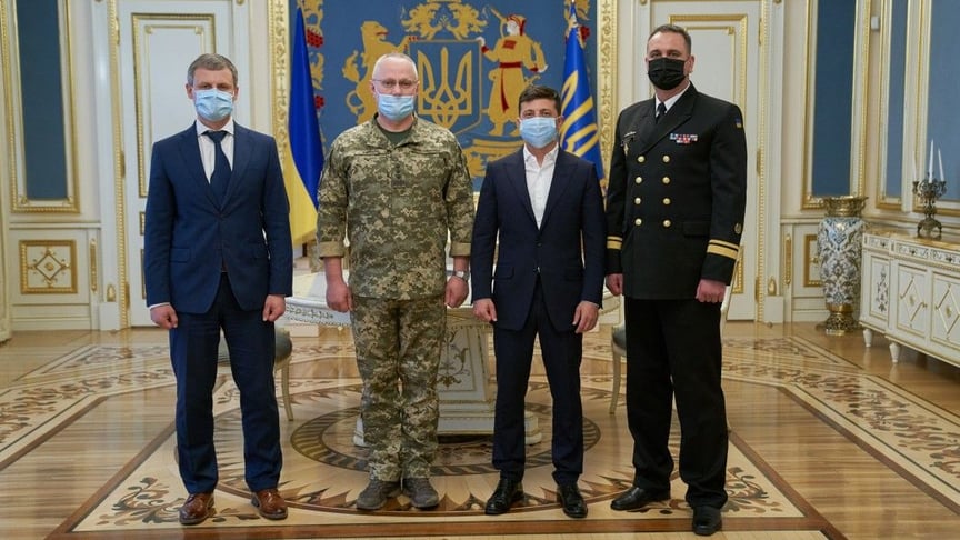 Новий командувач ВМС Олексій Неїжпапа (праворуч), Київ, 11 червня 2020 року