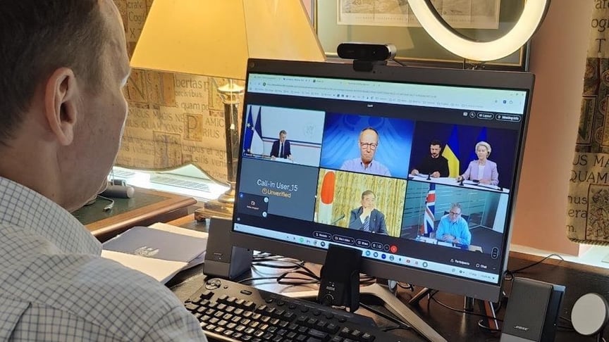 Міністр закордонних справ США Радослав Сікорський під час наради «коаліції охочих» Міністр закордонних справ США Радослав Сікорський під час наради «коаліції охочих»