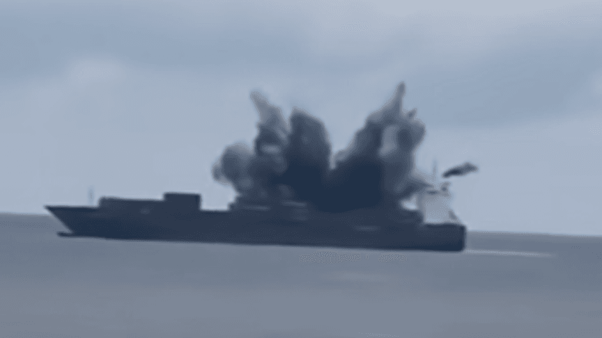 Момент ураження контейнеровоза Contship Jet