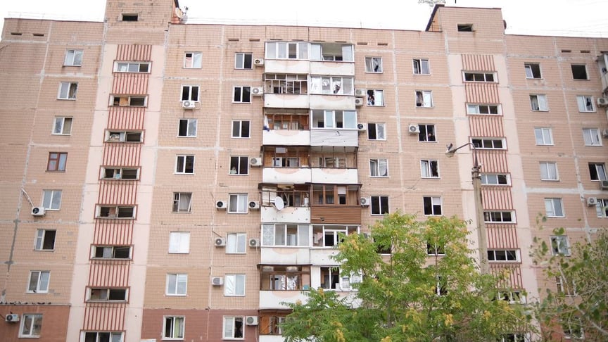Будинок, що постраждав внаслідок російської атаки на Запоріжжя Будинок, що постраждав внаслідок російської атаки на Запоріжжя