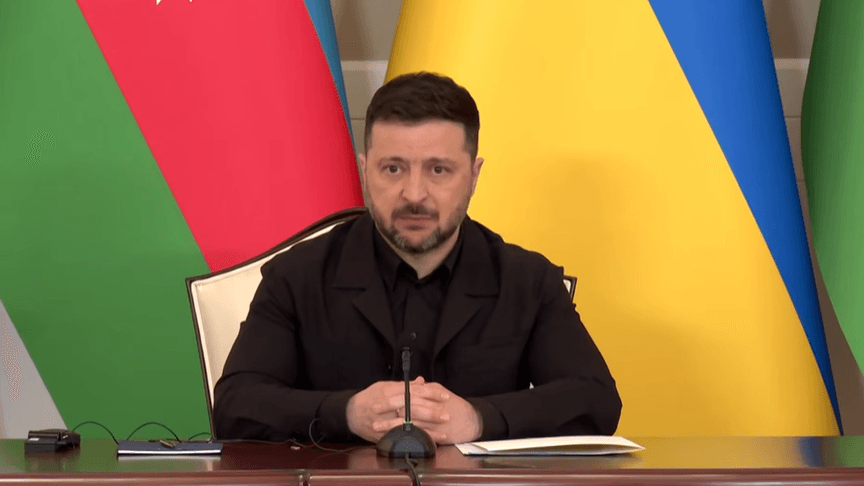 Президент України Володимир Зеленський під час пресконференції в Азербайджані