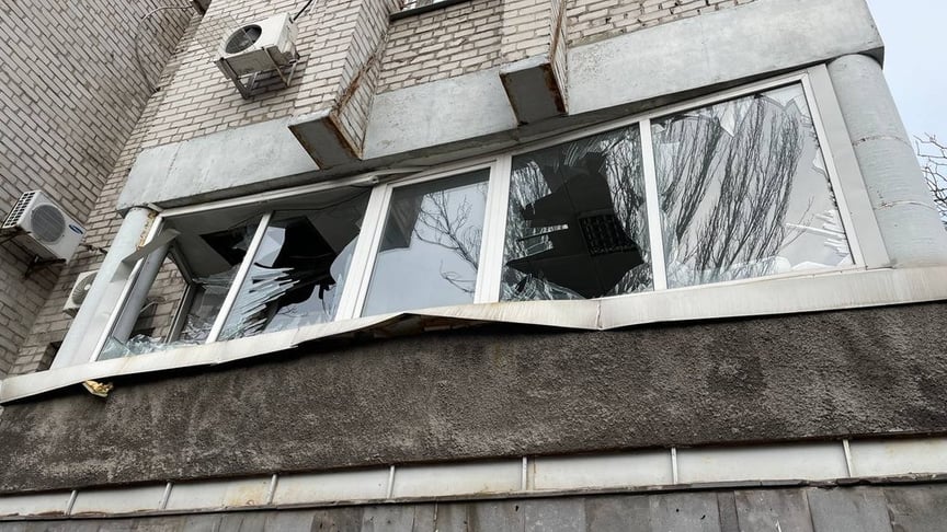 Поврежденное здание редакции «Суспильное Запорожье» в результате удара по городу, 25 ноября 2025 года