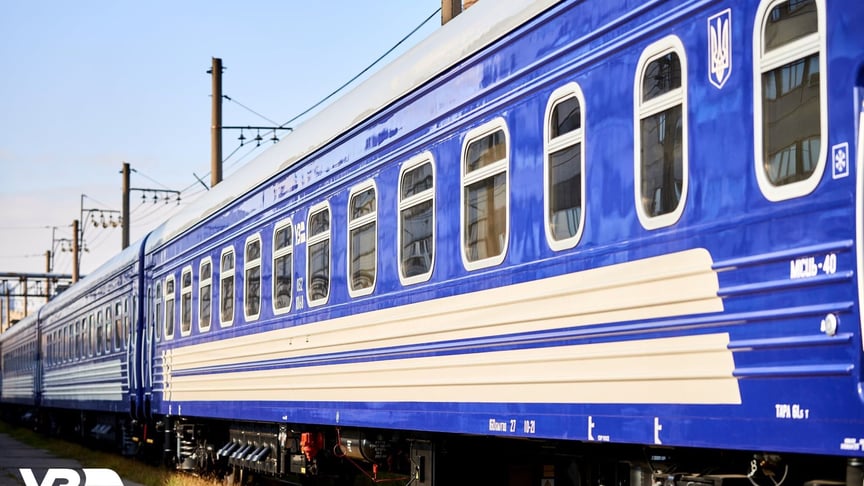 «Укрзалізниці» передали перші 5 нових купейних вагонів, куплених за гроші з держбюджету
