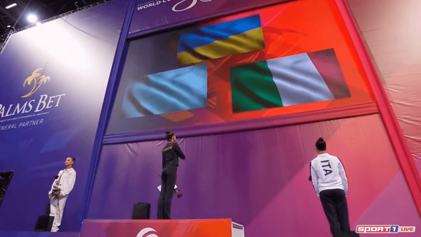 Церемонія нагородження гімнасток на Кубку світу в Софії, Болгарія