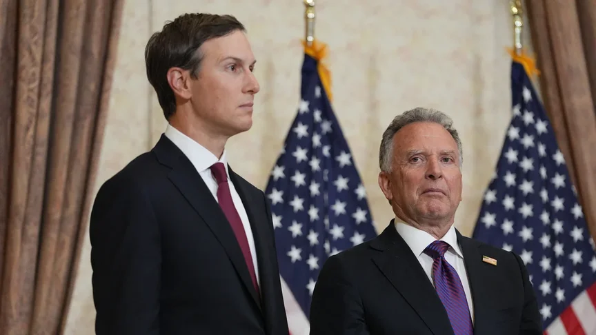 Спецпосланець президента США Стів Віткофф (праворуч) та зять Дональда Трампа Джаред Кушнер